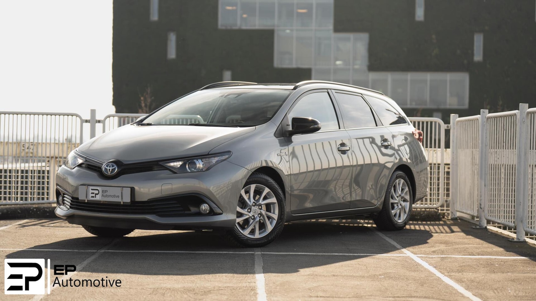 Toyota Auris Touring Sports - 1.8 Hybrid Executive BlackPack - AutoWereld.nl