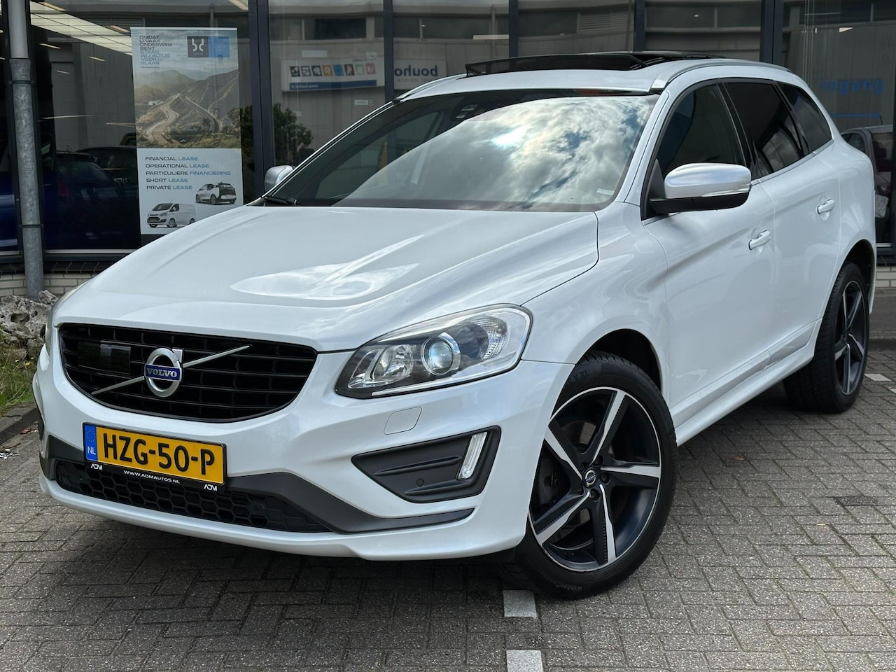 Volvo XC60 - 2.4 D4 R-Design AWD l ACC l PANO - AutoWereld.nl
