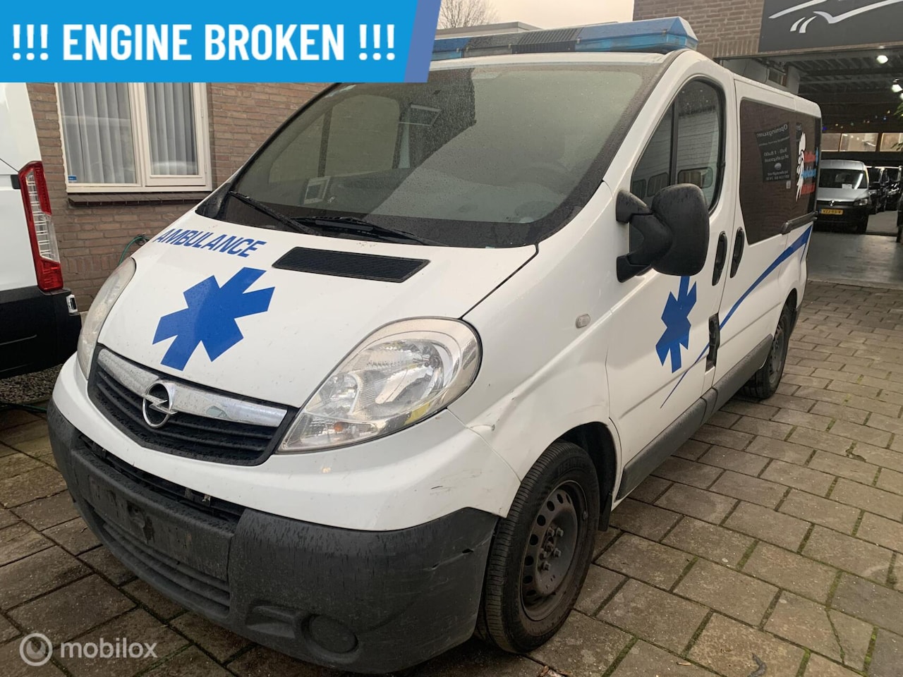 Opel Vivaro - 2.0 CDTI 84KW EX AMBULANCE BELGISCH KENTEKEN - AutoWereld.nl