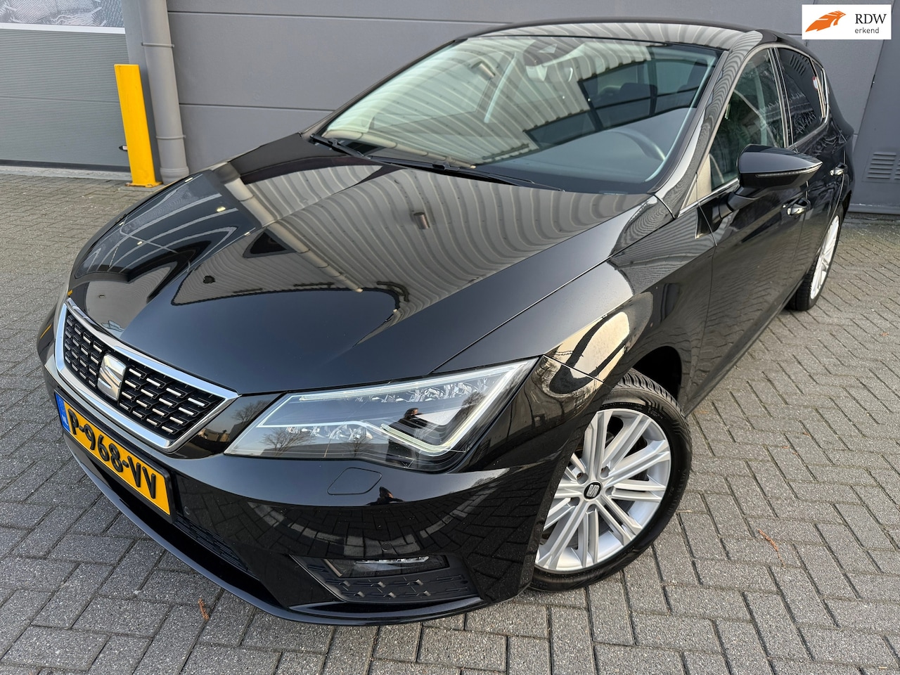 SEAT Leon - 1.4 EcoTSI FR Business*STOLEL VERWARMING*NAVI*PARK SENSOREN*VELGEN - AutoWereld.nl