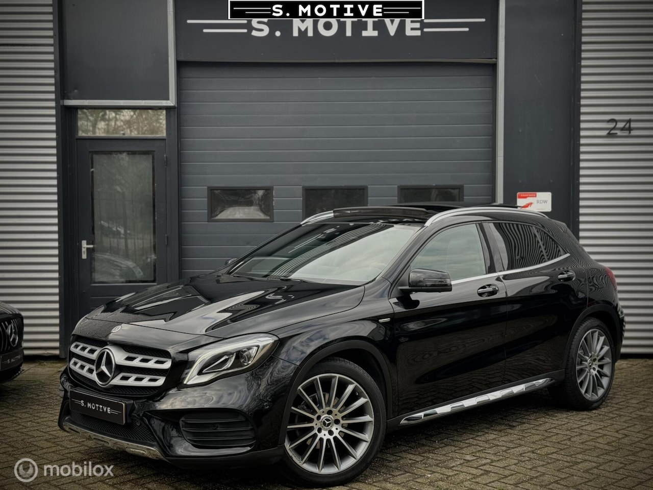 Mercedes-Benz GLA-Klasse - 200 AMG Urban, 360, H&K, Pano, Leder,Vol - AutoWereld.nl