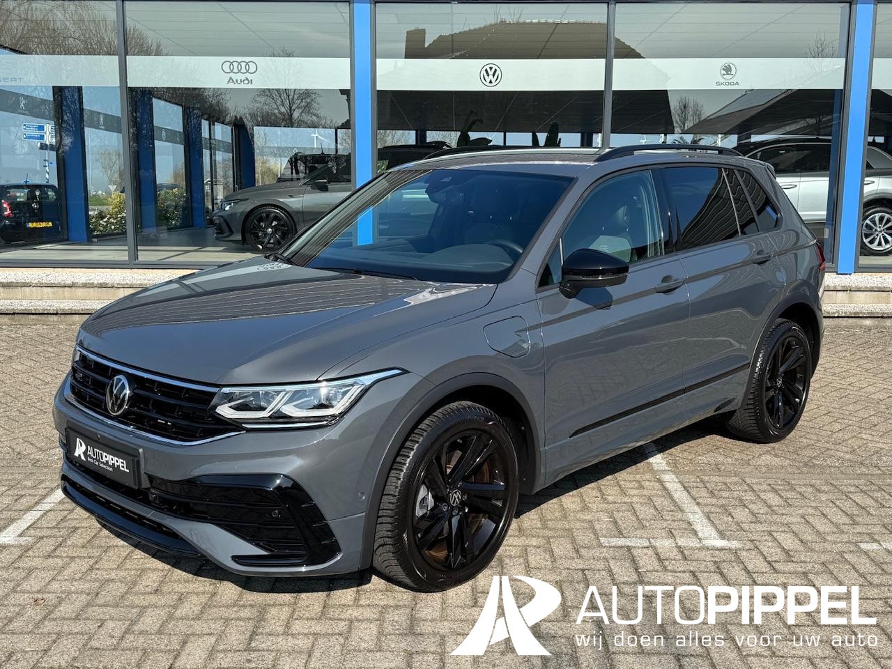 Volkswagen Tiguan - 1.4 TSI eHybrid R-Line | Trekhaak | Camera 360 | IQ.Light | Black Style | LMV19" | 1e eig. - AutoWereld.nl