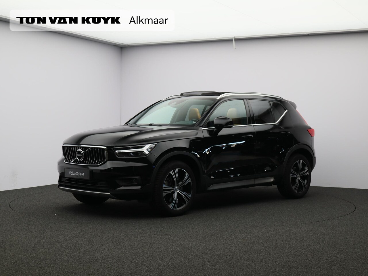 Volvo XC40 - T4 Recharge Inscription / Trekhaak / Pan. dak / Styling kit / Privacy glass / Stoel+stuur+ - AutoWereld.nl
