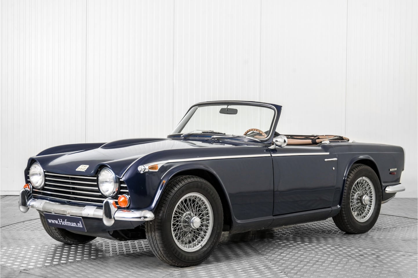 Triumph TR5 - TR250 overdrive spaakwielen - AutoWereld.nl