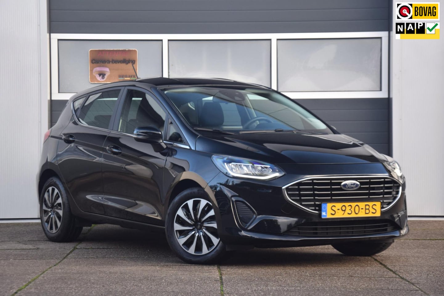 Ford Fiesta - 1.0 EcoBoost Hybrid Titanium + NAVIGATIE/DRAADLOOS TELEFOON LADEN - AutoWereld.nl