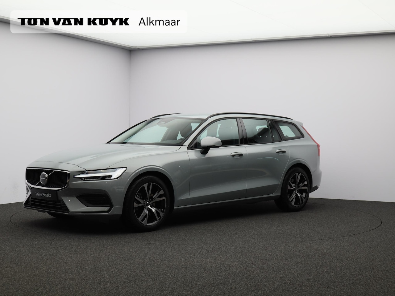 Volvo V60 - 2.0 B4 Essential Edition / Stoel-, stuurwiel- & achterbankverwarming / Achteruitrijcamera - AutoWereld.nl