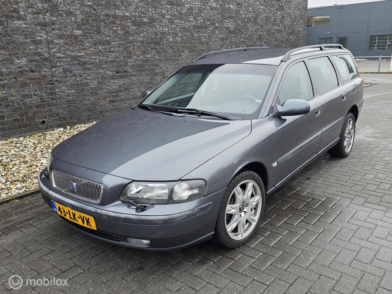 Volvo V70 - 2.5 T AWD Geartronic Titanium 2.5 T AWD Geartronic Titanium - AutoWereld.nl
