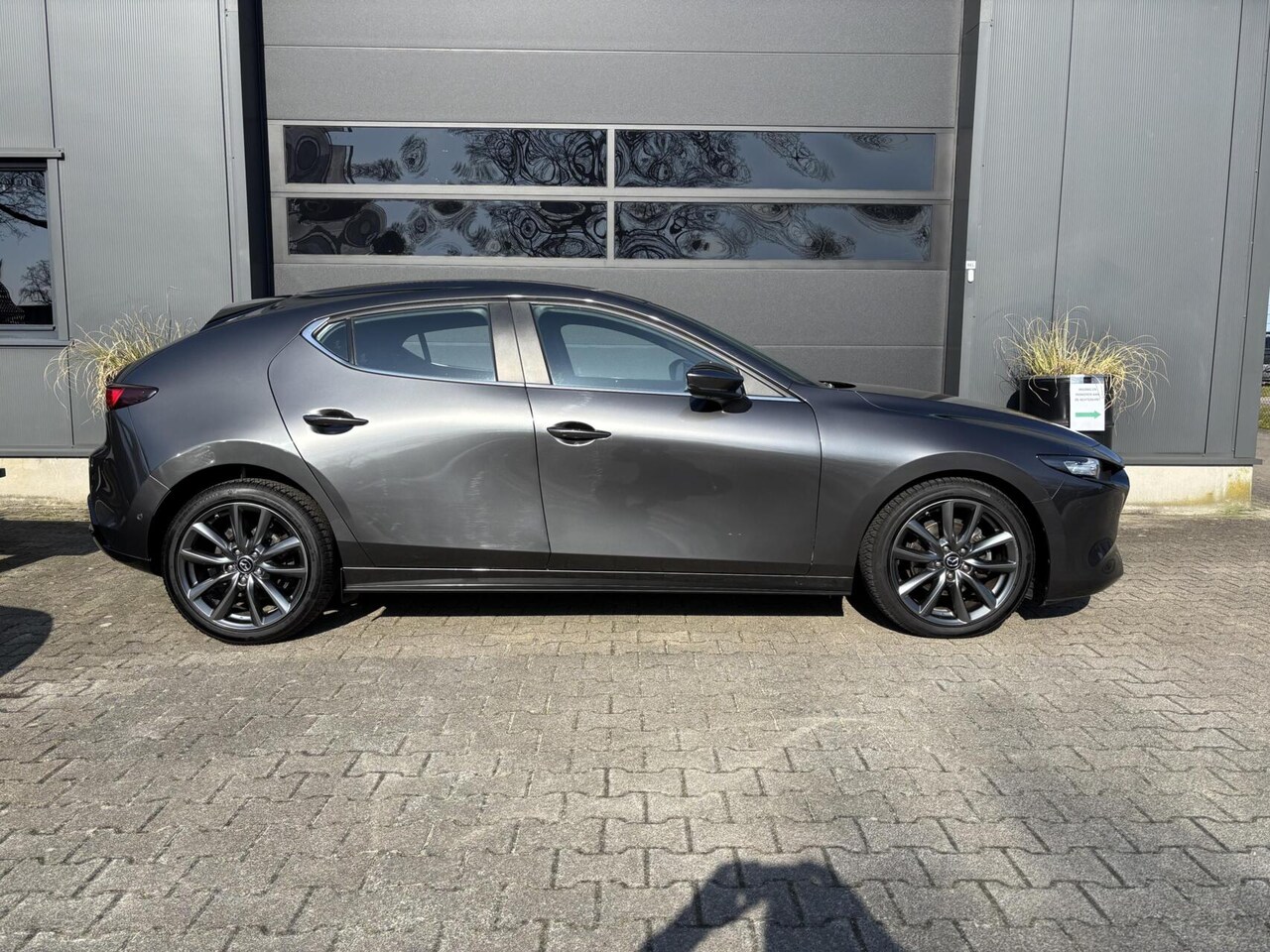 Mazda 3 - 2.0 e-SkyActiv-G M Hybrid 122 Luxury AppleCarPlay/ AndroidAuto/ stuurwielverwarming/ stoel
