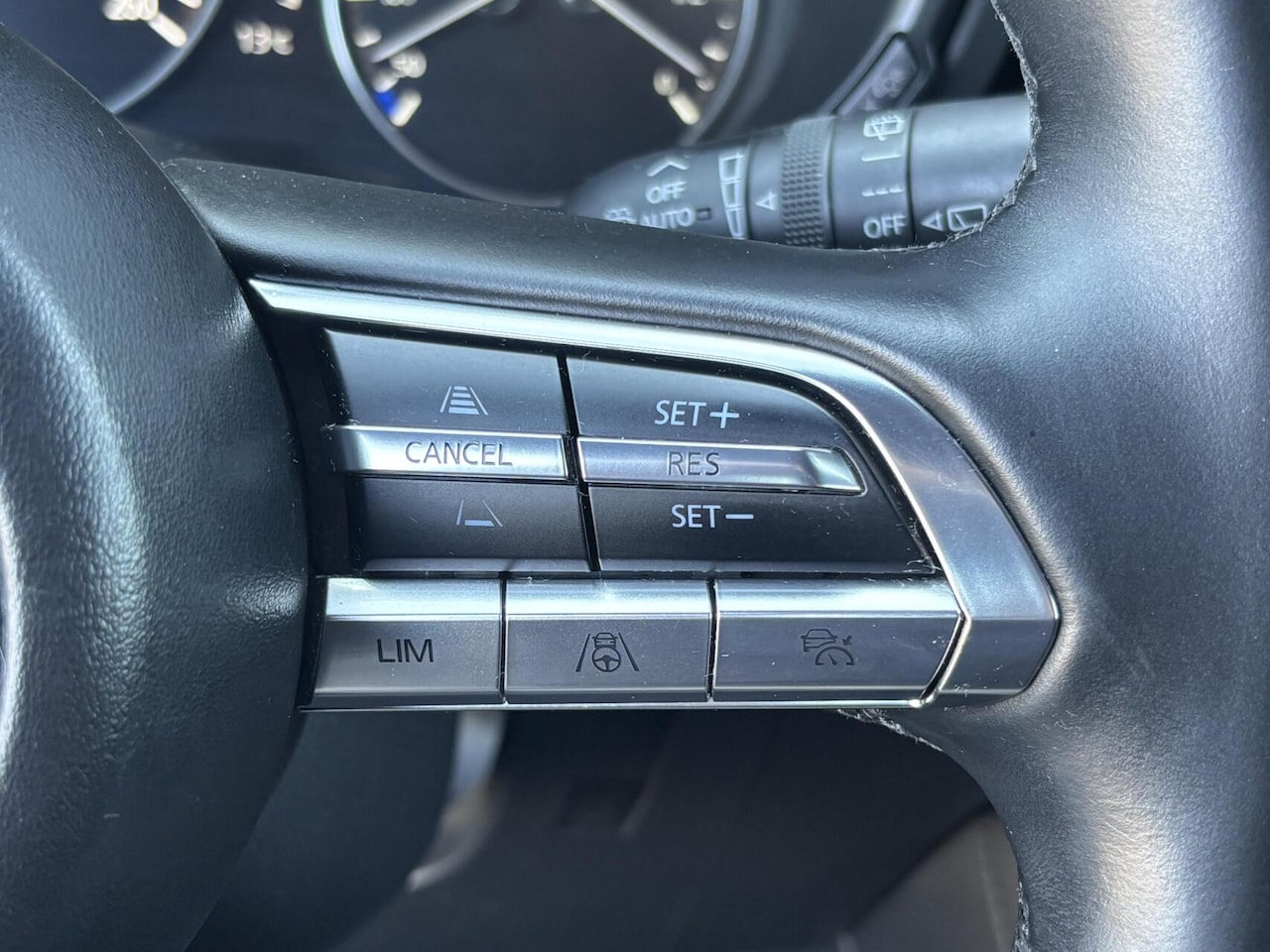 Mazda 3 - 2.0 e-SkyActiv-G M Hybrid 122 Luxury AppleCarPlay/ AndroidAuto/ stuurwielverwarming/ stoel