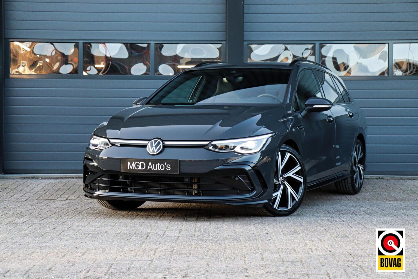 Volkswagen Golf Variant - 1.5 eTSI R-Line /LED/IQ-LIGHT/SFEERVERL./CAMERA/ACC/CARPLAY! - AutoWereld.nl