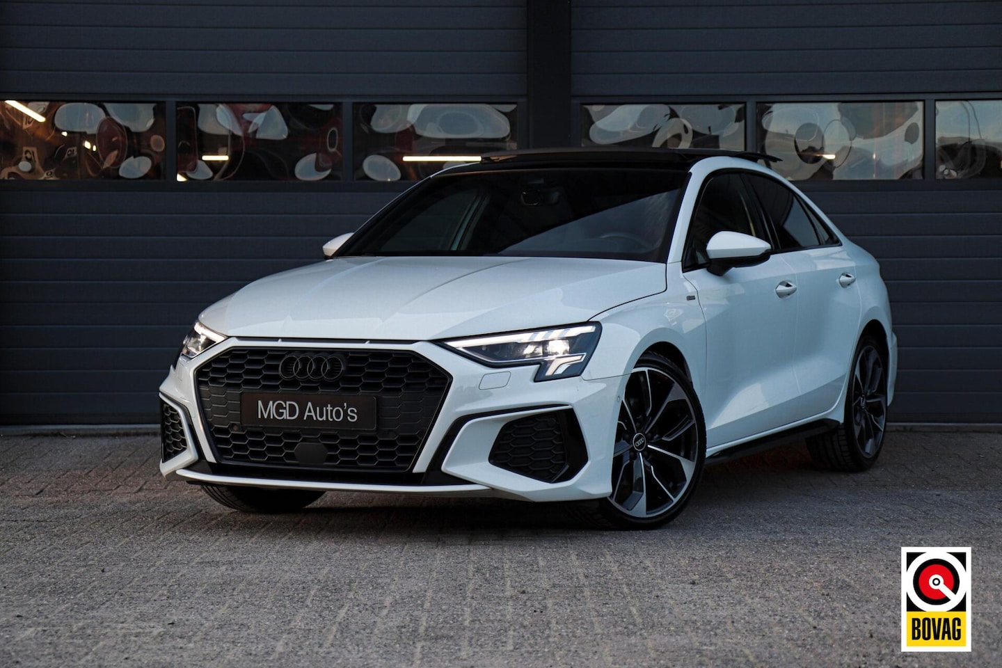 Audi A3 Limousine - 35 TFSI 3x S-Line /LED/PANODAK/SFEERVERL./KEYLESS/STOELVERW./CARPLAY/PDC! - AutoWereld.nl