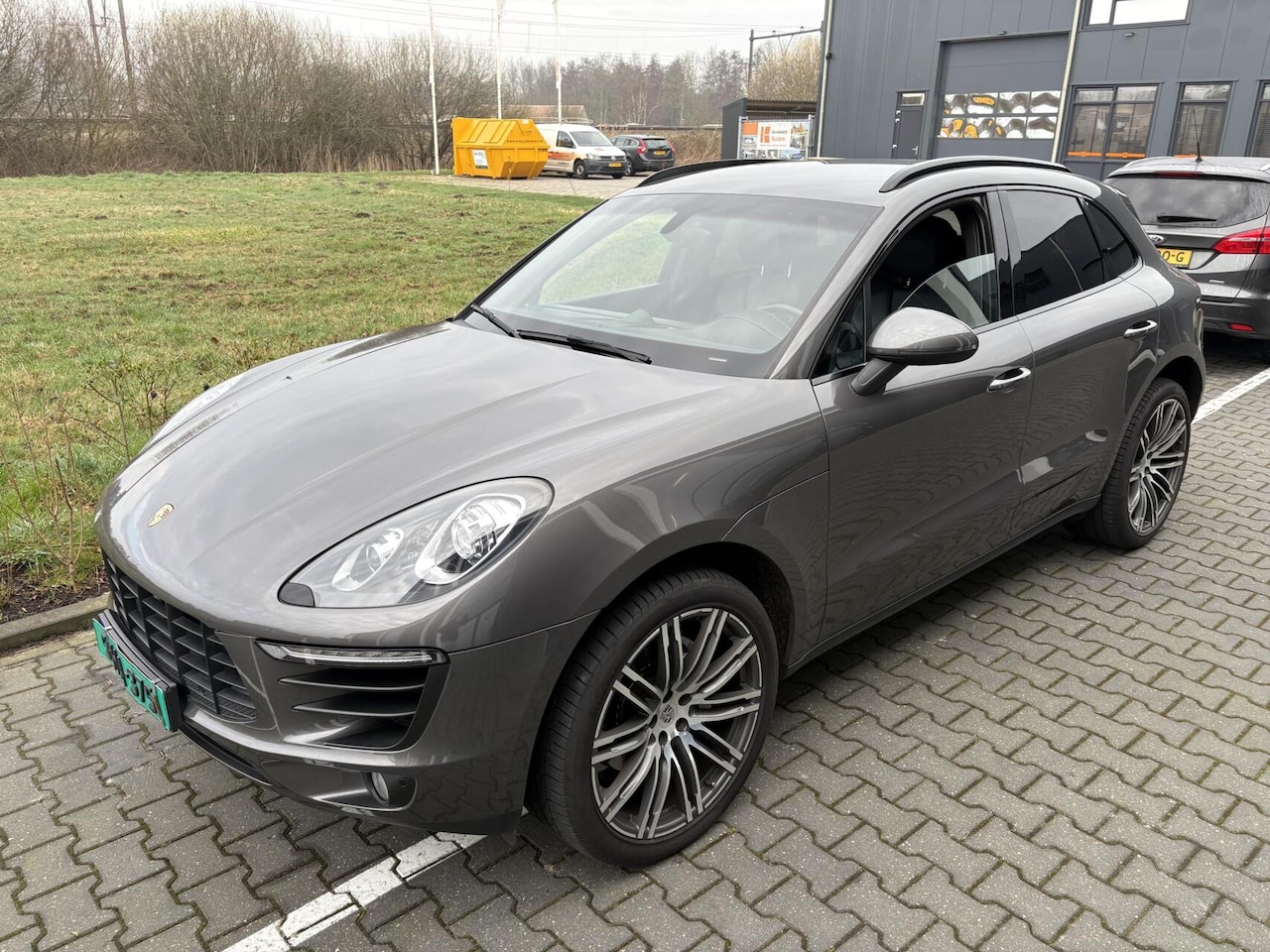 Porsche Macan - 3.0 D S 259PK Sport Chrono ACC CarPlay Luchtvering Bose Trekhaak Xenon Memory Camera - AutoWereld.nl