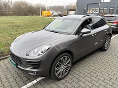 Porsche Macan - 3.0 D S 259PK Sport Chrono ACC CarPlay Luchtvering Bose Trekhaak Xenon Memory Camera