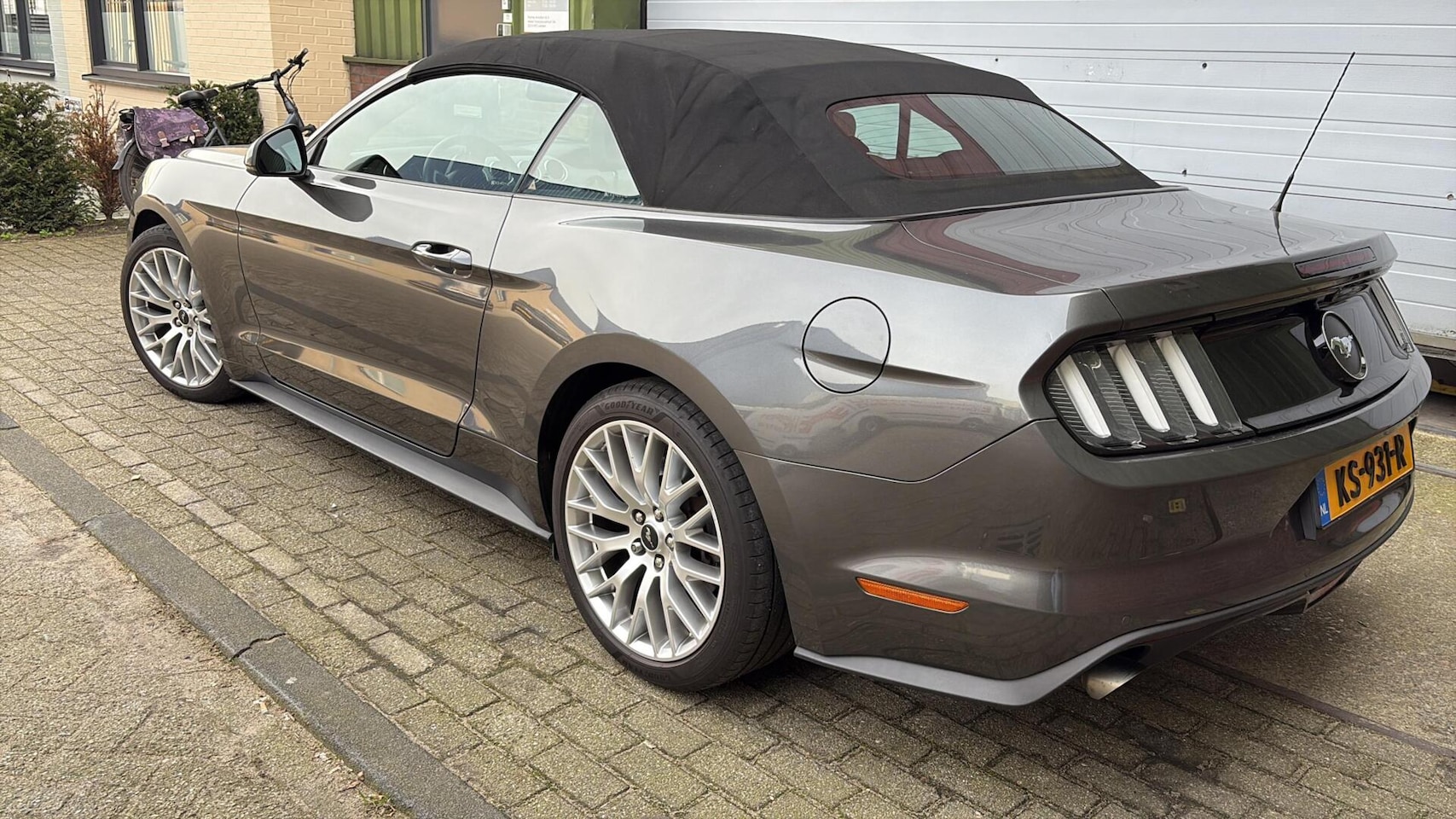 Ford Mustang Convertible - 2.3 317PK Handgeschakeld Leder Stoelkoeling Navi Camera - AutoWereld.nl