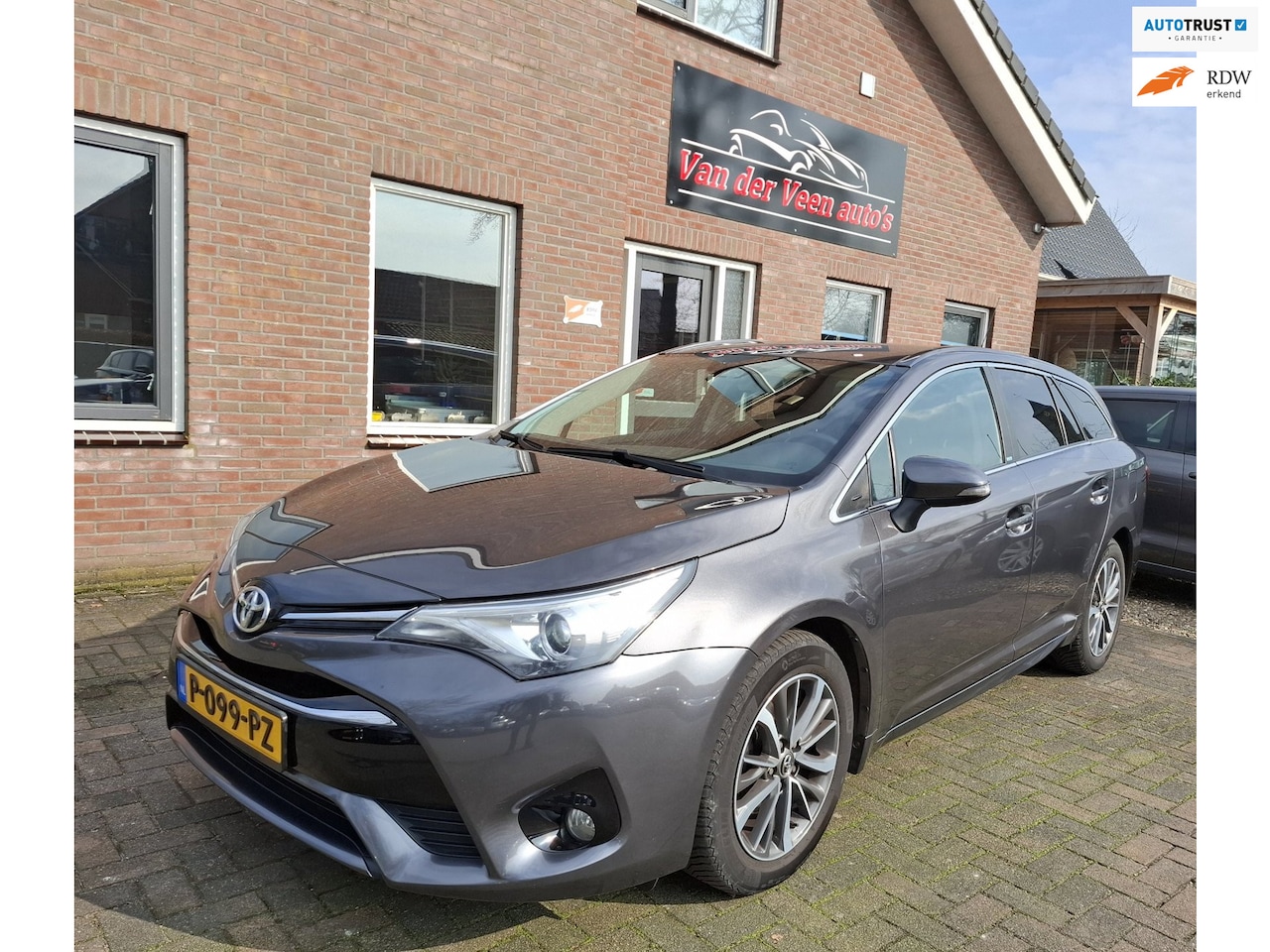 Toyota Avensis Touring Sports - 1.8 VVT-i Dynamic. Zeer netjes! O.a. navi, camera, cruise, stoelverwarming. Boekjes aanwez - AutoWereld.nl