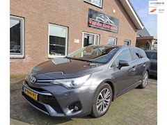 Toyota Avensis Touring Sports - 1.8 VVT-i Dynamic. Zeer netjes O.a. navi, camera, cruise, stoelverwarming. Boekjes aanwezi