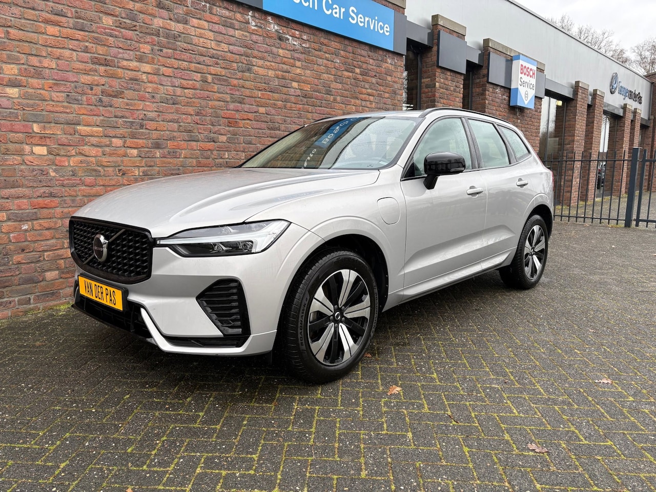 Volvo XC60 - 2.0 T6 AWD Plus Dark|Panoramadak|Camera|Leder - AutoWereld.nl