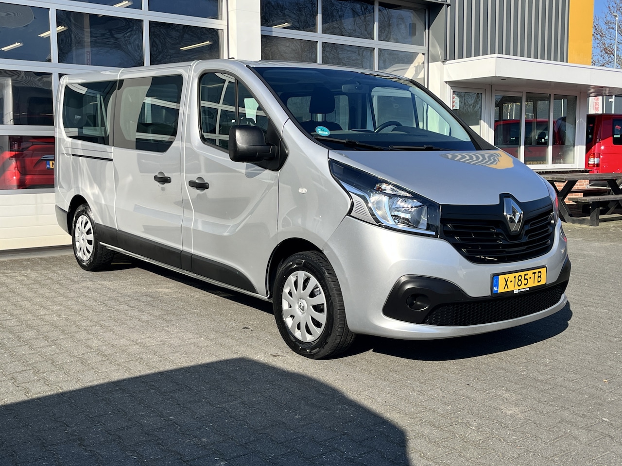 Renault Trafic Passenger - 1.6 dCi Grand BTW / BPM vrij marge Euro 6 Airco Cruise control Navigatie PDC 1e eigenaar C - AutoWereld.nl