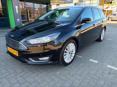 Ford Focus Wagon - 1.5 Titanium / Automaat / Trekhaak / Navi / PDC
