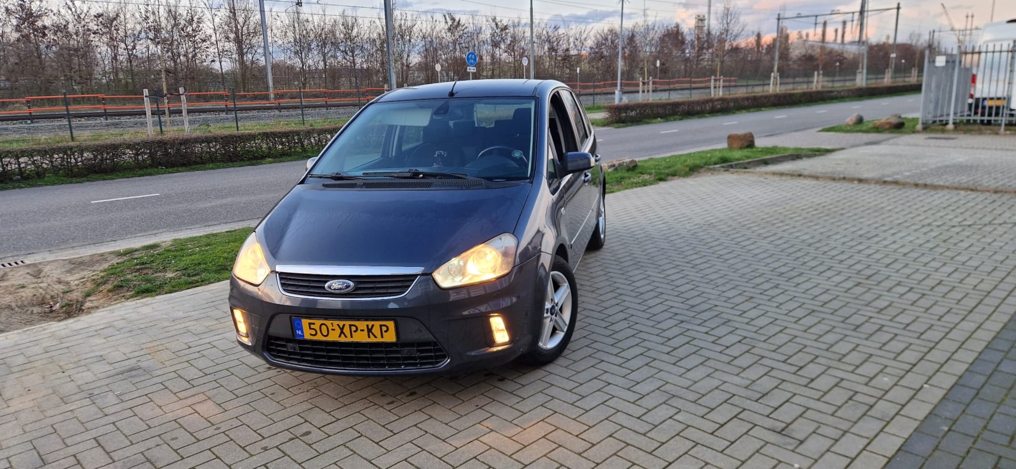 Ford C-Max - 2.0-16V Ghia LUXE | AUTOMAAT | NWE APK | CRUISE CONTROL | CLIMATE CONTROL - AutoWereld.nl