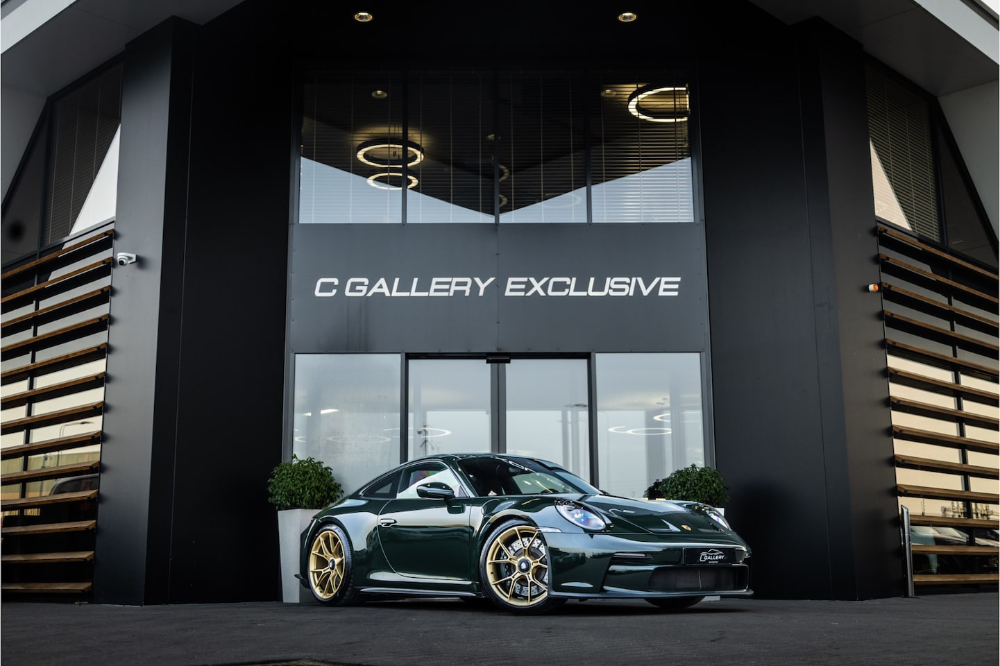Porsche 911 - 4.0 GT3 Touring - Brewster Green | Sport Chrono + | Bose | Lift - AutoWereld.nl