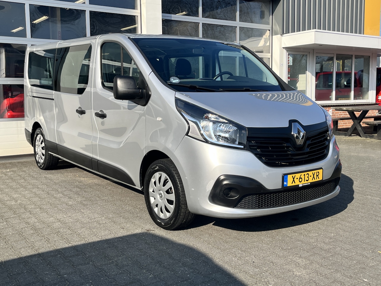 Renault Trafic Passenger - 1.6 dCi Grand BTW / BPM vrij marge Euro 6 Airco Cruise control Navigatie PDC 1e eigenaar C - AutoWereld.nl