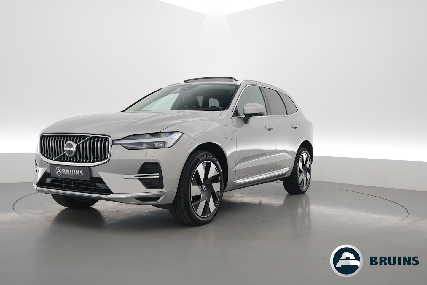 Volvo XC60 - 2.0 T6 Plug-in hybrid AWD Plus Bright | SOH 99.5 % | Long Range | Leer | ACC | Stoel + stu - AutoWereld.nl