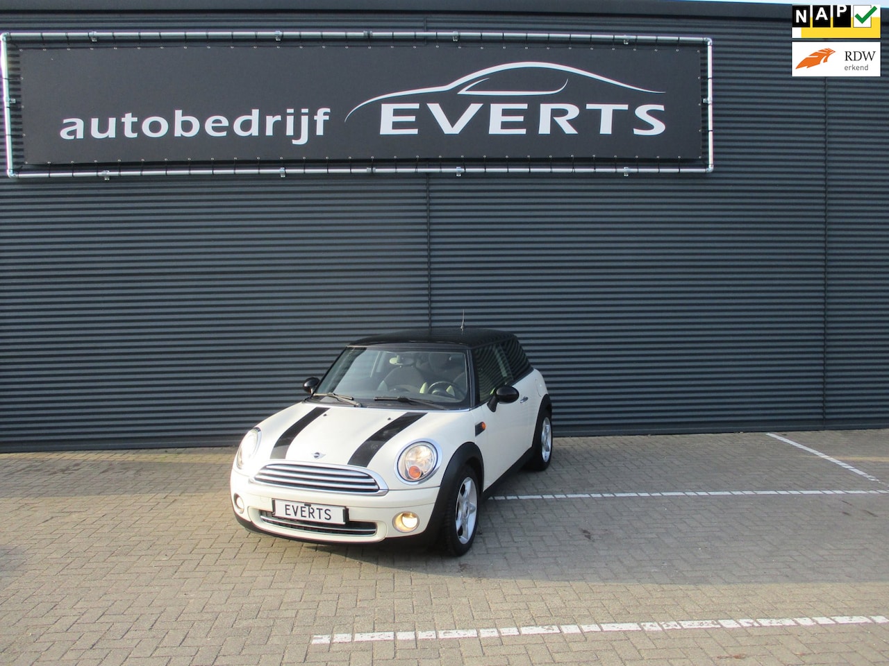 MINI Cooper - Mini 1.6 Chili Airco Elektrisch pakket sportvelgen zeer nette goed onderhouden auto nu sch - AutoWereld.nl