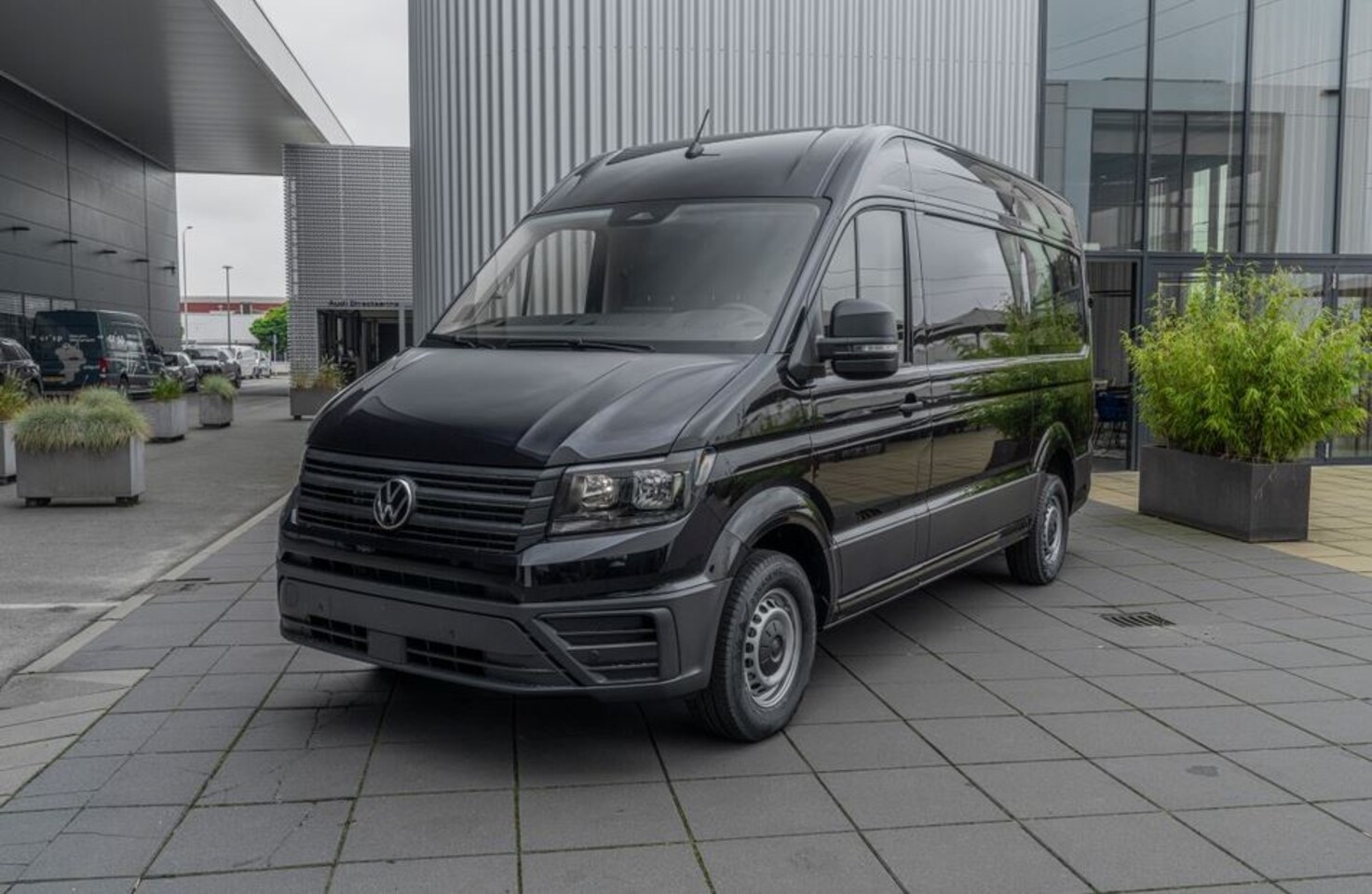 Volkswagen Crafter - GP L3H3 2.0 TDI 140pk 3.5T FWD Trendline / Demonstratieauto - AutoWereld.nl