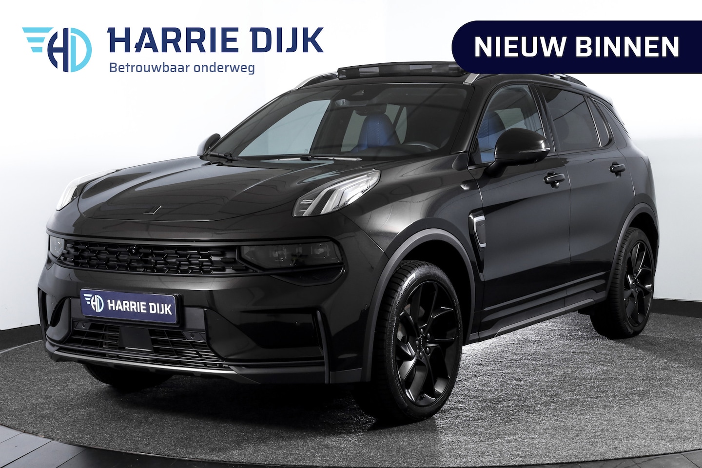 Lynk & Co 01 - 1.5 PHEV 261PK MY24 | Black pakket | Donkere hemel | 7.4 kWh Boordlader | Stoel-+Stuurverw - AutoWereld.nl