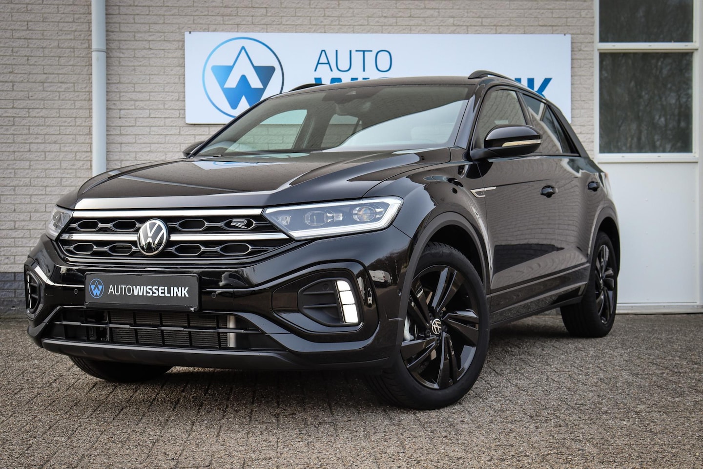 Volkswagen T-Roc - 1.5 TSI R-Line Edition IQ-Light/Keyless/Trekhaak/Virtual cockpit - AutoWereld.nl