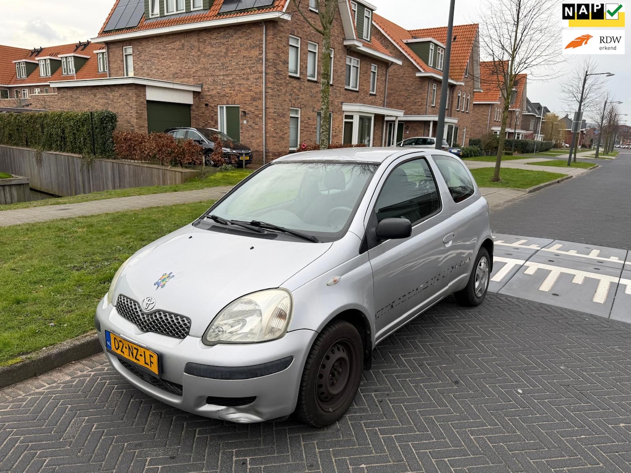 Toyota Yaris - 1.0 VVT-i Terra - APK 12/2026 - RIJDT & SCHAKELT GOED! - KOOPJE! - AutoWereld.nl