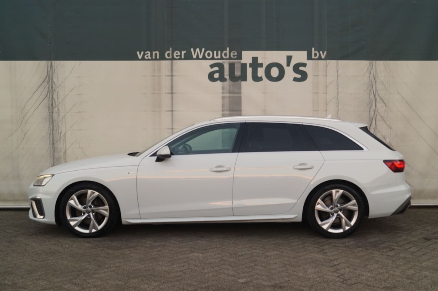 Audi A4 Avant - 35 TFSI 150pk Automaat S-LINE Sport Edition - AutoWereld.nl