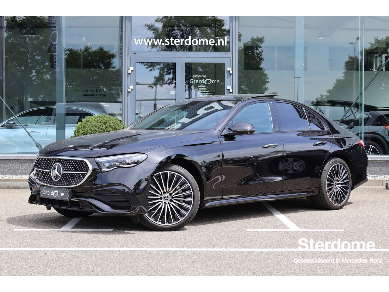 Mercedes-Benz E-klasse - 300 e AMG Line l Panoramadak l 360 Camera l Head-up l DISTRONIC l Night pakket lBurmester - AutoWereld.nl