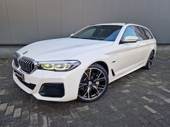 BMW 5-serie Touring - 530e xDrive M Sport /Led /Adap Cruise