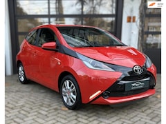 Toyota Aygo - 1.0 VVT-i x-play camera / nav i/ velgen