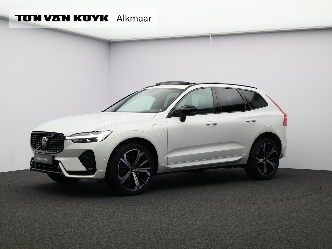 Volvo XC60 - T6 AWD Plug-in hybrid Ultra Dark / Head up displ. / Harman Kardon / Stoel+stuur+achterbank - AutoWereld.nl