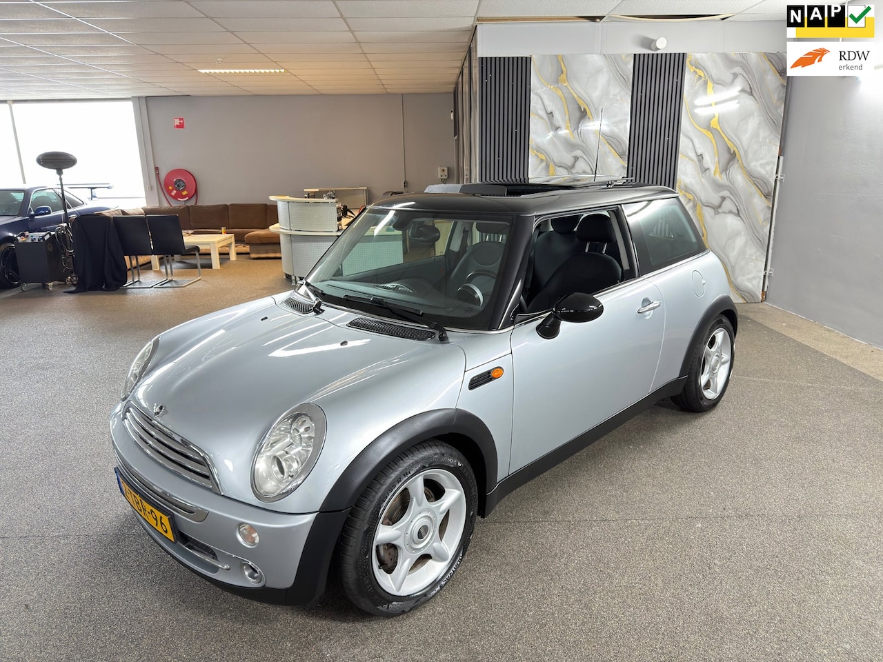 MINI Cooper - Mini 1.6 Pepper Apk Nieuw,Airco,Xenon,Panoramadak,N.A.P,Lm velgen,2 sleutels,Topstaat!! - AutoWereld.nl