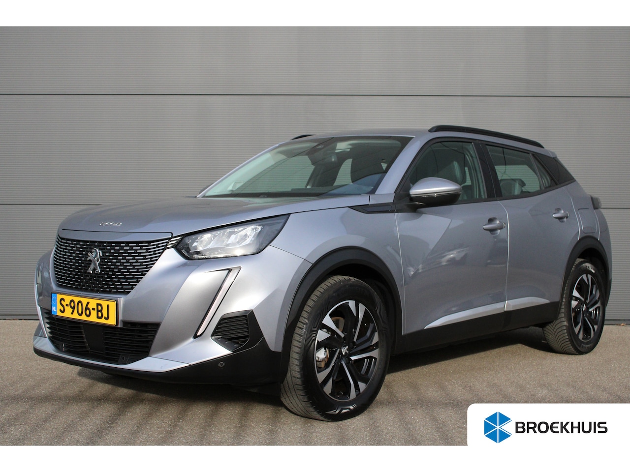 Peugeot e-2008 - EV Allure 50 kWh | Fase 3 laden | Navigatie | Stoelverwarming | Adaptieve cruise control | - AutoWereld.nl