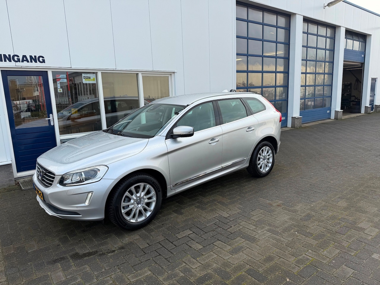 Volvo XC60 - 2.0 D4 FWD Summum 2.0 D4 FWD SUMMUM - AutoWereld.nl