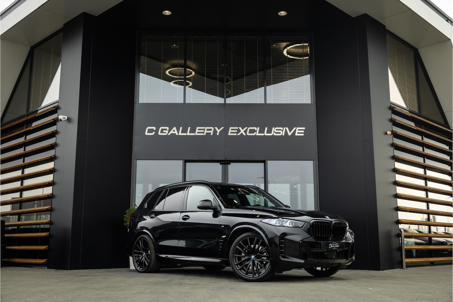 BMW X5 - xDrive50e - M Sport | Panorama | H&K | Luchtvering | Memory - AutoWereld.nl