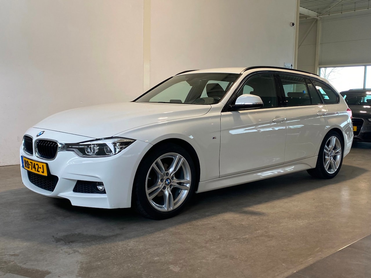 BMW 3-serie Touring - 318i Executive Automaat M-Sport NL-auto - AutoWereld.nl