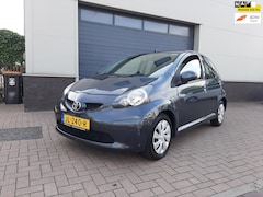 Toyota Aygo - | 1.0-12V | Tekst goed lezen |