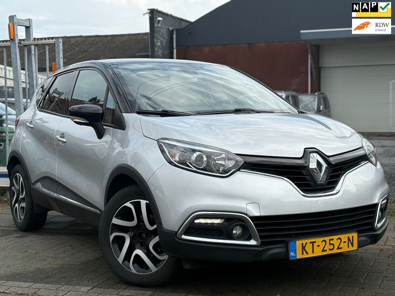 Renault Captur - 1.2 TCe Dynamique | Dealer onderhouden | Trekhaak | R-Link | 17” LMV | - AutoWereld.nl