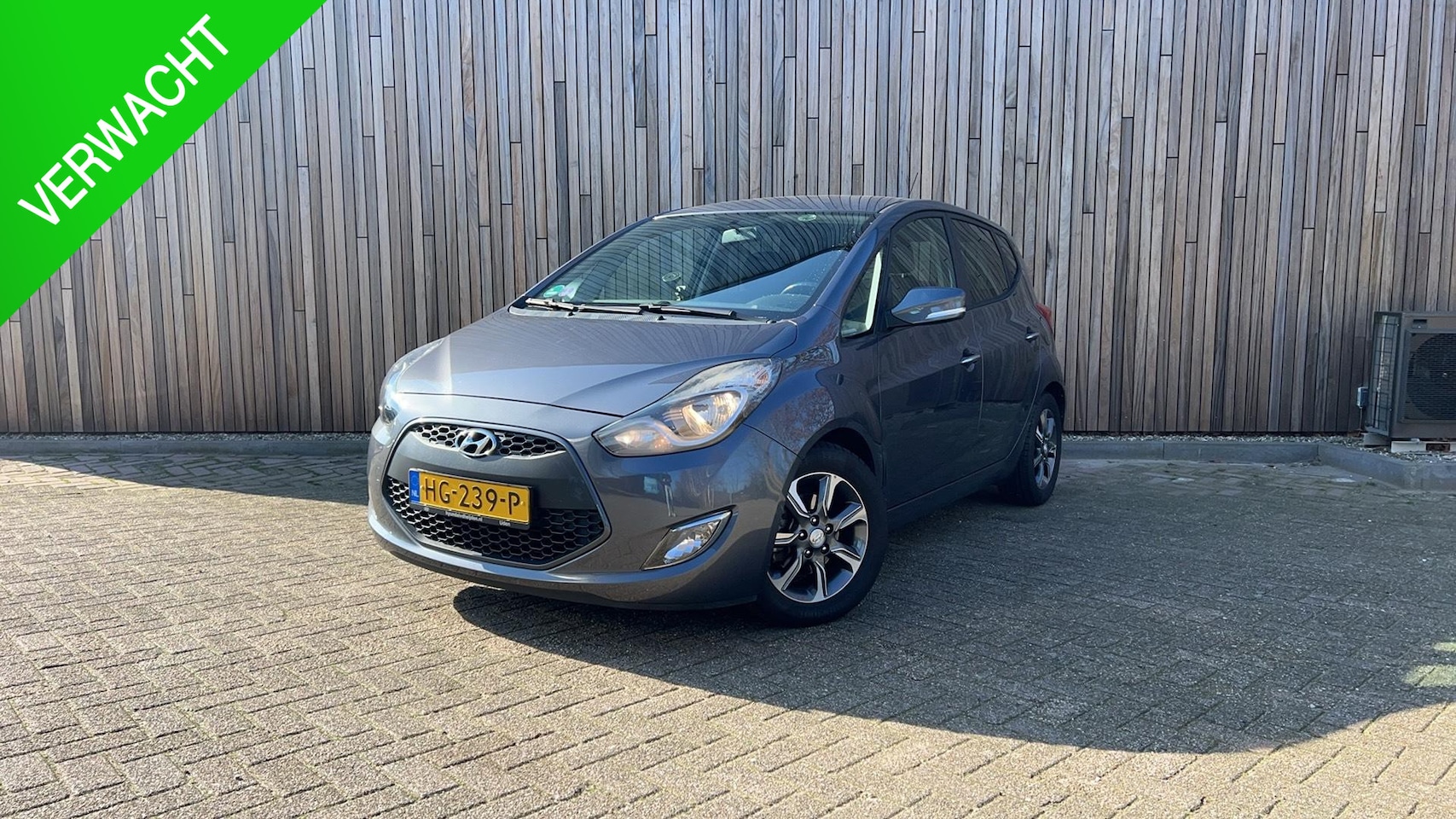 Hyundai ix20 - 1.6i Go! Navigatie | Camera | Climate Control | Trekhaak - AutoWereld.nl