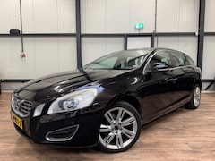 Volvo V60 - 1.6 T4 Summum / AUTOMAAT / LEDER / MEMORY SEATS / CLIMA /