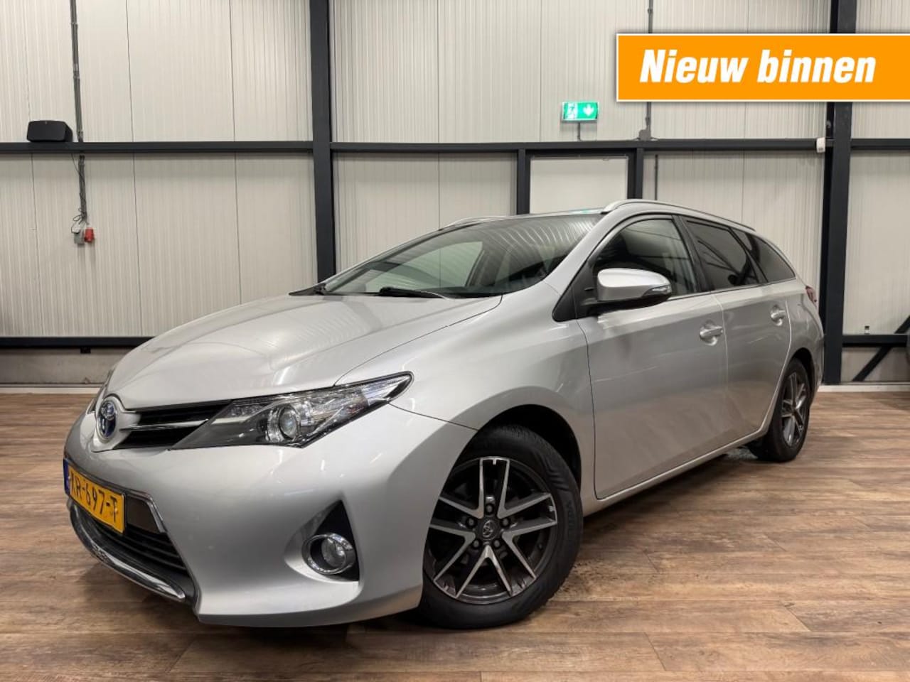 Toyota Auris Touring Sports - Touring Sports 1.8 Hybrid Lease Top 5 Editie / CAMERA / NAVI / CLIMA / CRUISE / - AutoWereld.nl