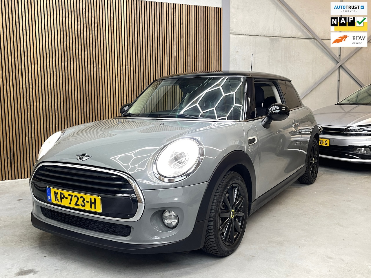 MINI Cooper - 1.5 Serious Business | LED | NAVI |Nederlandse Auto | - AutoWereld.nl