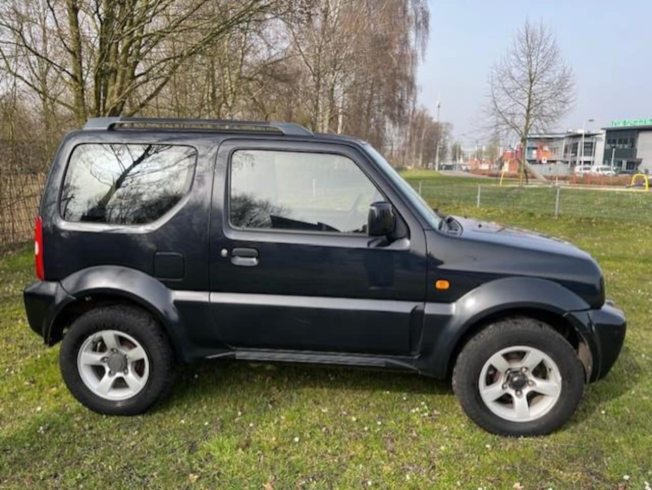 Suzuki Jimny - 1.3 JLX AIRCO/4XWD/!/ALLE BOEKJES/NETTE AUTO!van 1e eigenaar - AutoWereld.nl
