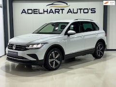 Volkswagen Tiguan - 1.5 TSI Life Automaat DSG / Navigatie full map / Apple CarPlay / Adaptive Cruise control /